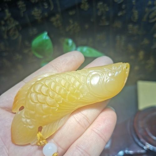 哪里可以找到更多玉石金龍魚圖片：和田玉金龍魚精工雕刻作品及家居擺放效果圖