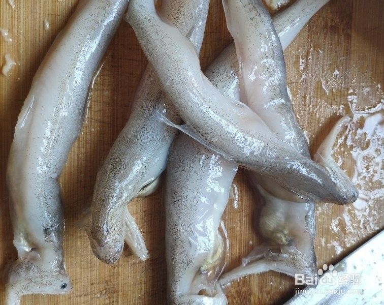 椒鹽水龍魚炸好后如何調味？：椒鹽水龍魚（或龍頭魚）炸制后的調味方法參考以下步驟 椒鹽水龍魚炸好后如何調味？：椒鹽水龍魚（或龍頭魚）炸制后的調味方法參考以下步驟 龍魚百科 第8張