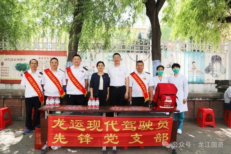 紅龍旗的現代應用有哪些：「黨建領航·旗幟篇」紅龍旗在國際交流中具體有哪些應用？ 紅龍旗的現代應用有哪些：「黨建領航·旗幟篇」紅龍旗在國際交流中具體有哪些應用？ 龍魚百科 第5張