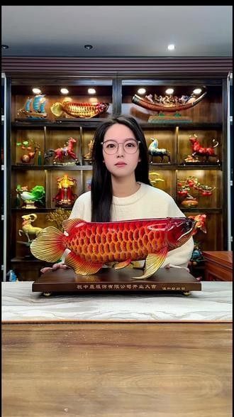 金屬聚財(cái)龍魚擺件有哪些材質(zhì)：金屬聚財(cái)龍魚擺件的常見材質(zhì)及特點(diǎn)