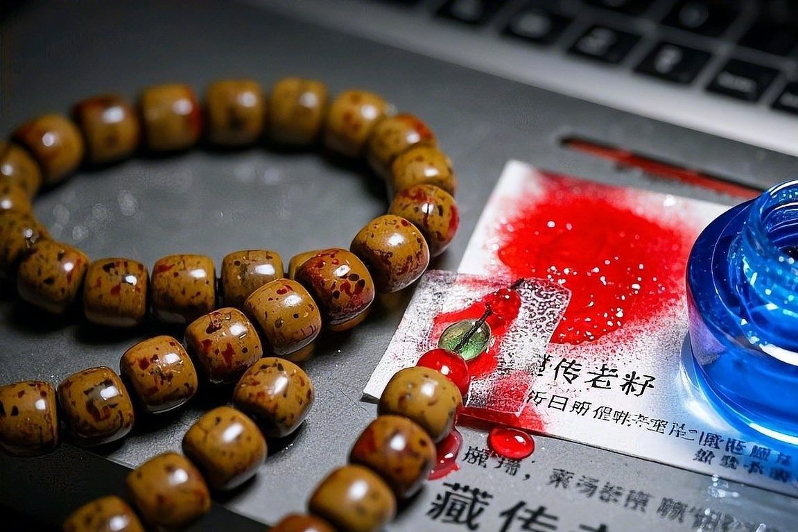 如何鑒別真假木雕龍魚：鑒別真假木雕龍魚需結合材質、工藝、工藝、細節特征等多方面綜合判斷