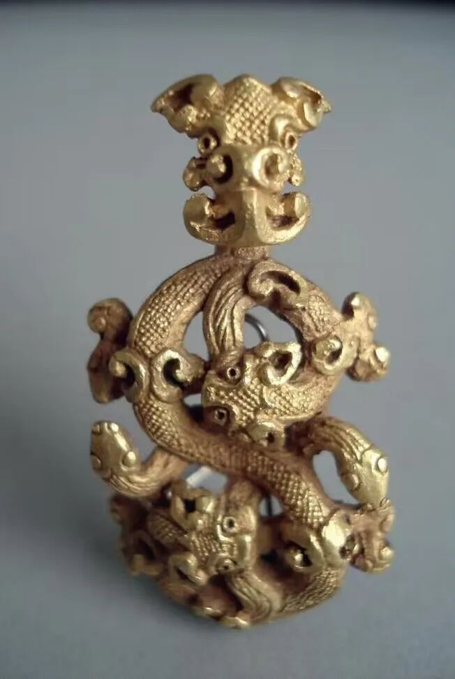 有沒(méi)有高清版金龍圖案素材？：關(guān)于高清金龍圖案素材的商用授權(quán)費(fèi)用是多少