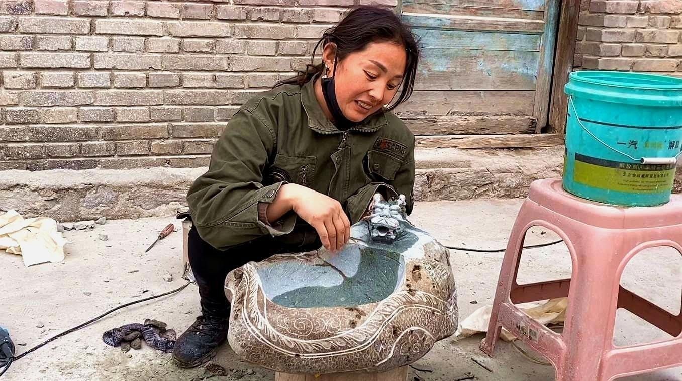 自制龍魚缸有哪些常見問題：農村棉兒姐用石頭制作“龍頭魚缸”成型時徹底驚呆了