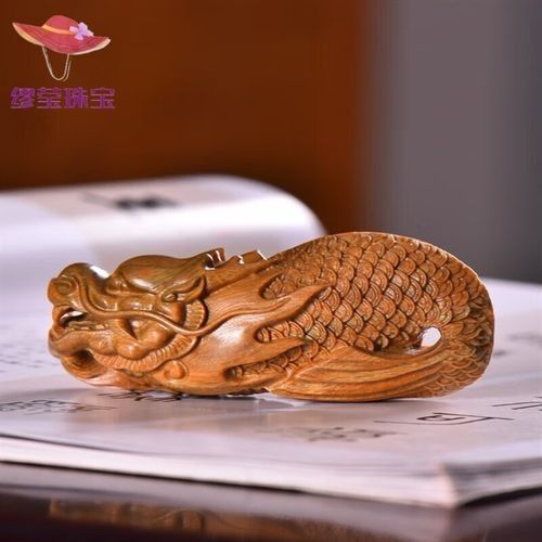 龍頭魚身掛件有哪些材質？：翡翠龍頭魚掛件