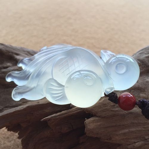 龍頭魚身掛件有哪些材質？：翡翠龍頭魚掛件