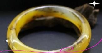 如何鑒別真假玉器龍魚：鑒別玉器龍魚的真假需要綜合觀察工藝特征、材質(zhì)表現(xiàn)和歷史痕跡等多方面因素