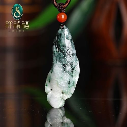 如何鑒別翡翠藍金龍魚的真偽？：2025年翡翠作假方法大解析