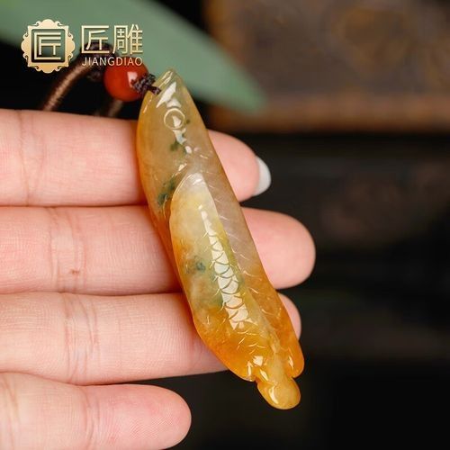 如何鑒別翡翠藍金龍魚的真偽？：2025年翡翠作假方法大解析