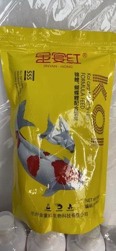 金龍魚和蝴蝶鯉的食物選擇：金龍魚和蝴蝶鯉混養(yǎng)需要注意什么？