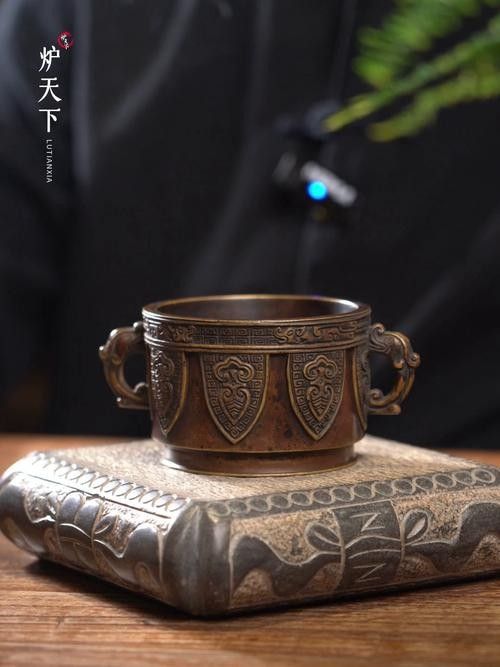 銅材質龍頭魚擺件如何保養：曲陽縣炳宇雕塑有限公司銅材質龍頭魚擺件的保養方法