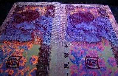 金龍幣有哪些特定冠號？：1,80版1元金龍幣的特定冠號