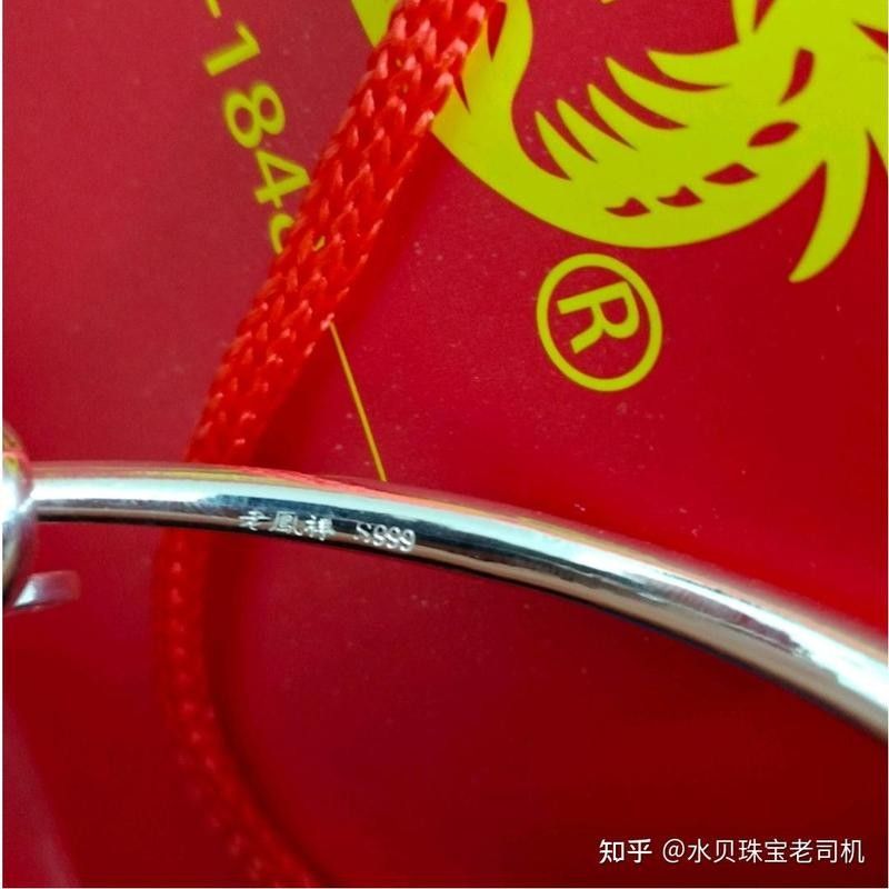 如何辨別老鳳祥金龍魚擺件的真偽：辨別老鳳祥金龍魚擺件的真偽