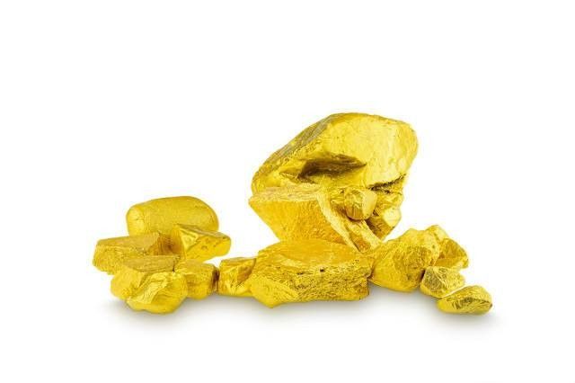 如何辨別老鳳祥金龍魚擺件的真偽：辨別老鳳祥金龍魚擺件的真偽