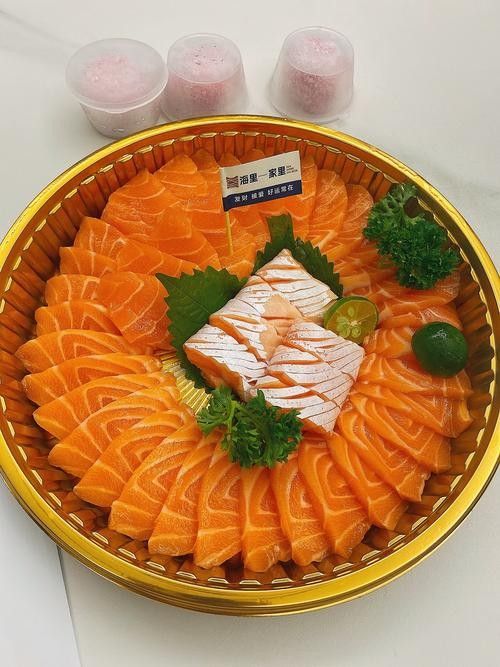 哪些食物有助于古典過背金龍魚發色：古典過背金龍魚怎么養