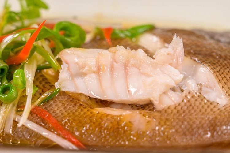 龍魚除了蝦仁還能吃什么？：龍魚七大必吃食物營養搭配全解析龍魚吃啥咪朵