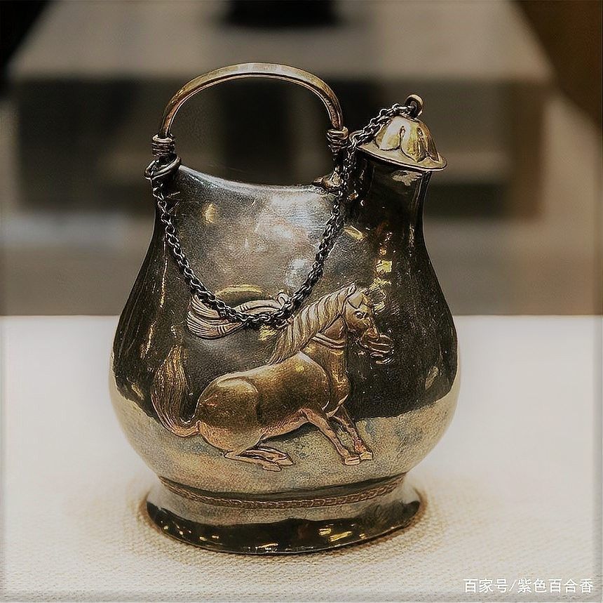 何家村窖藏的發(fā)現(xiàn)過(guò)程：何家村窖藏:大唐遺寶