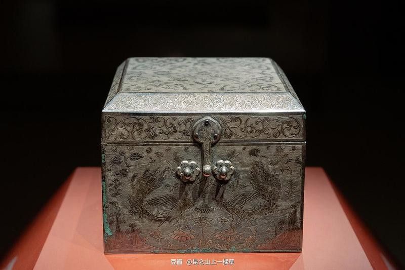 何家村窖藏的發(fā)現(xiàn)過(guò)程：何家村窖藏:大唐遺寶