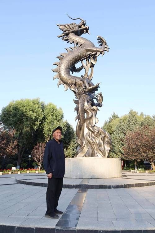 還有哪些生龍主題雕塑作品：北京街頭龍味十足！