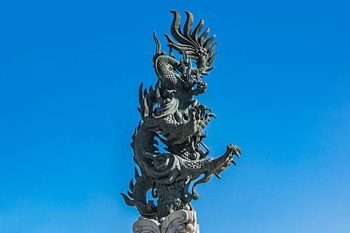 還有哪些生龍主題雕塑作品：北京街頭龍味十足！