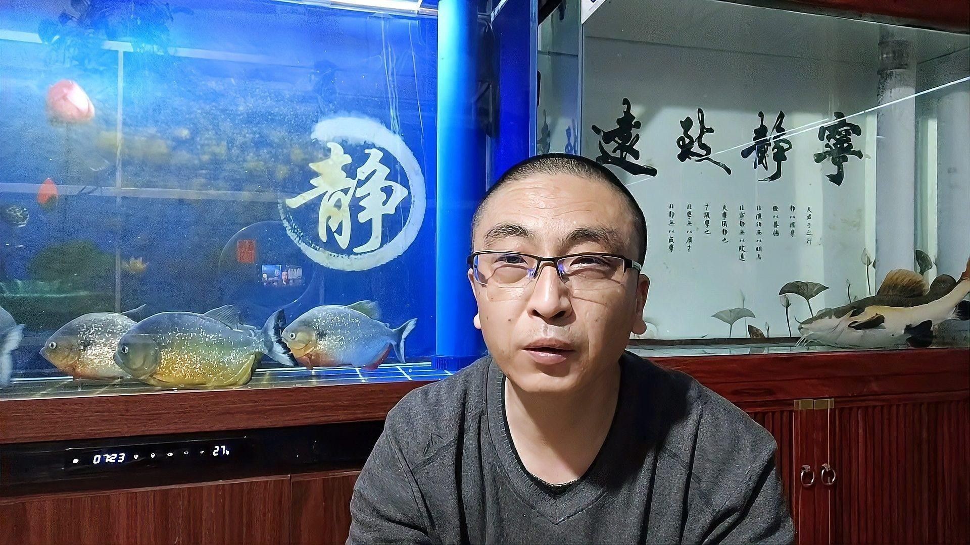 如何設(shè)置一米二魚缸的底濾系統(tǒng)：一米二的魚缸底濾系統(tǒng)設(shè)置是一個需要細(xì)致規(guī)劃和執(zhí)行的過程