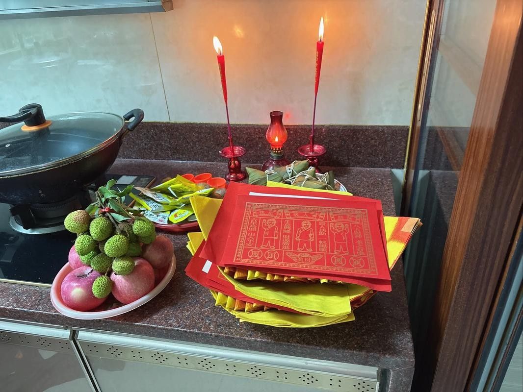 能提供幾張潮汕龍魚(yú)拜神圖片嗎：潮汕龍魚(yú)拜神