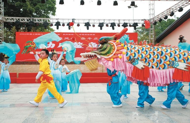 能提供幾張潮汕龍魚(yú)拜神圖片嗎：潮汕龍魚(yú)拜神