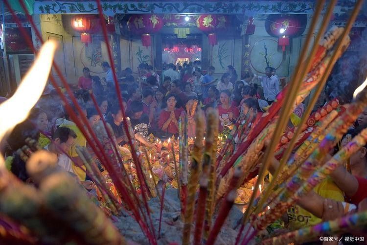 能提供幾張潮汕龍魚(yú)拜神圖片嗎：潮汕龍魚(yú)拜神
