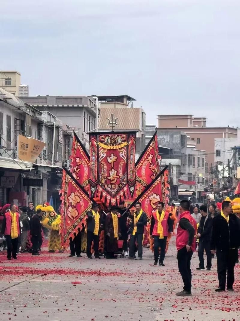 能提供幾張潮汕龍魚(yú)拜神圖片嗎：潮汕龍魚(yú)拜神