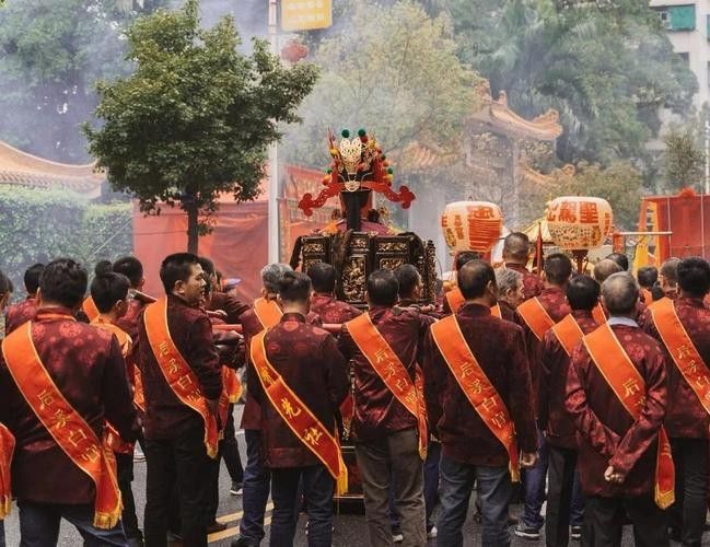 能提供幾張潮汕龍魚(yú)拜神圖片嗎：潮汕龍魚(yú)拜神