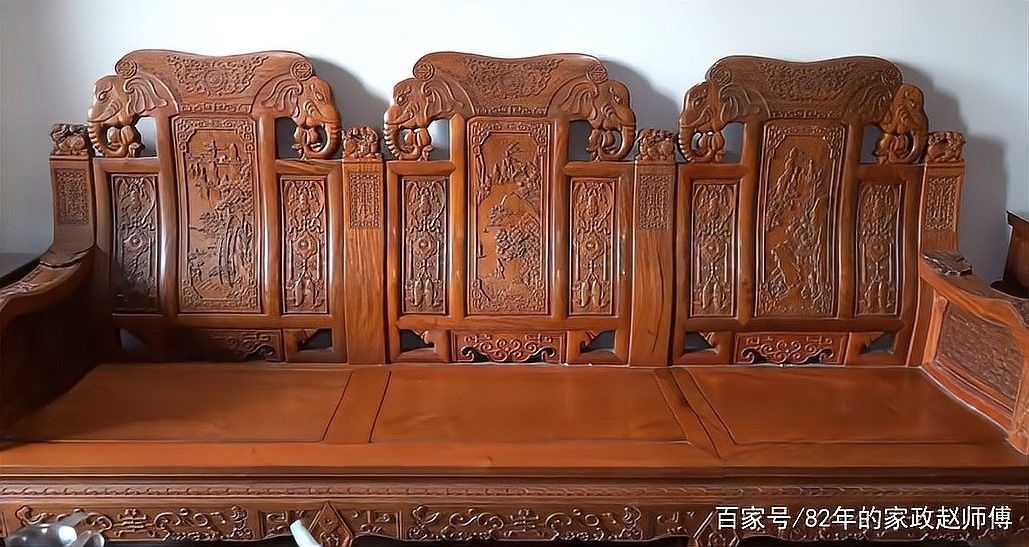 如何保養(yǎng)紅木金龍魚擺件？：木工界小白，紅木家具保養(yǎng)方法有哪些保養(yǎng)方法介紹