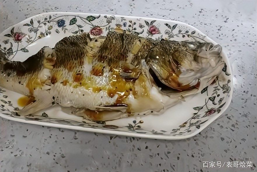 紅龍魚清蒸后如何擺盤：如何將清蒸后的紅龍魚擺盤 紅龍魚清蒸后如何擺盤：如何將清蒸后的紅龍魚擺盤 龍魚百科 第3張