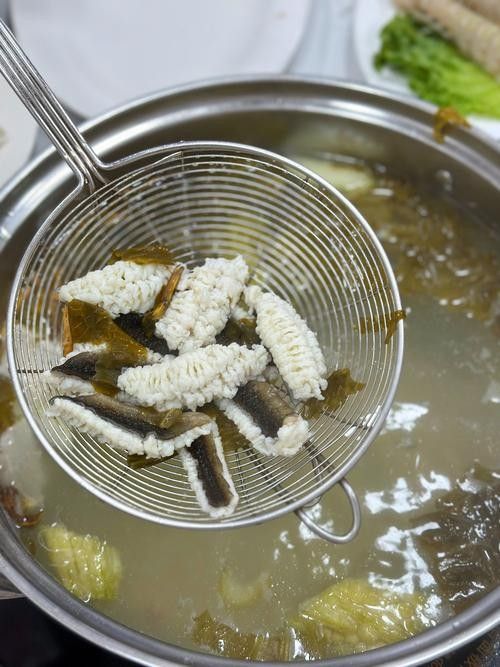 龍魚和杜龍魚有什么區(qū)別：魚和杜龍魚是兩種常見的觀賞魚，它們在外觀、習(xí)性以及飼養(yǎng)條件上存在明顯的區(qū)別