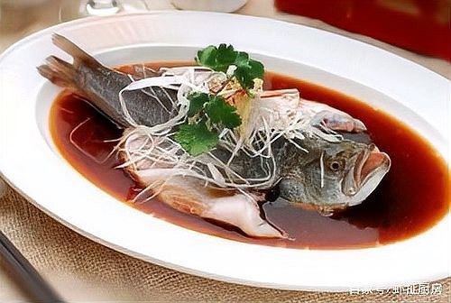 金龍魚清蒸后需要腌制嗎（金龍魚清蒸前需要腌制但需注意方法以避免肉質發柴） 金龍魚清蒸后需要腌制嗎（金龍魚清蒸前需要腌制但需注意方法以避免肉質發柴） 龍魚百科 第4張