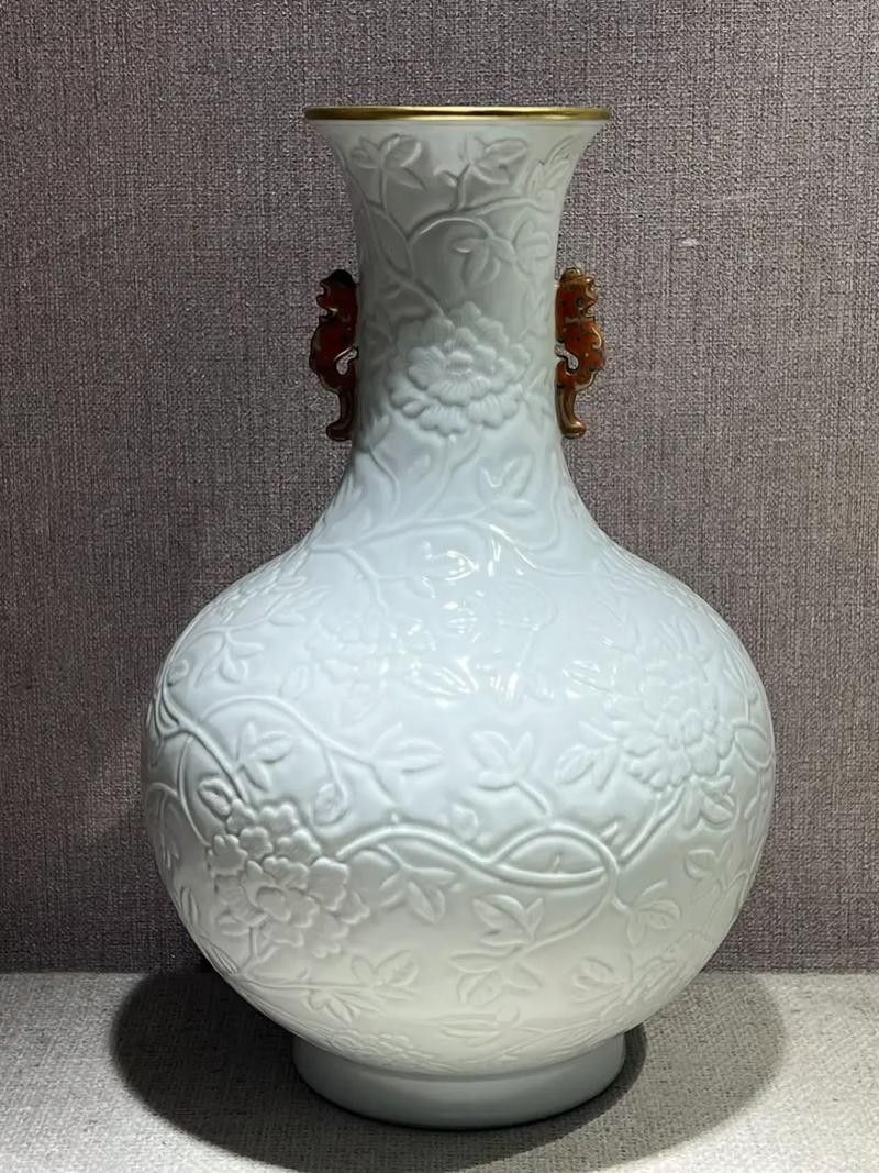 這些瓷器的市場估價如何？（瓷器估價分析）