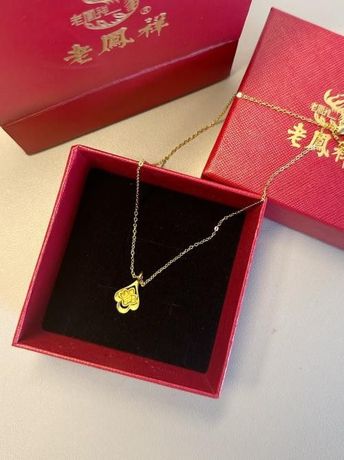 老鳳祥金龍魚系列的價格范圍是多少（鳳祥金龍魚系列的價格范圍因款式和材質(zhì)的不同而有所差異）
