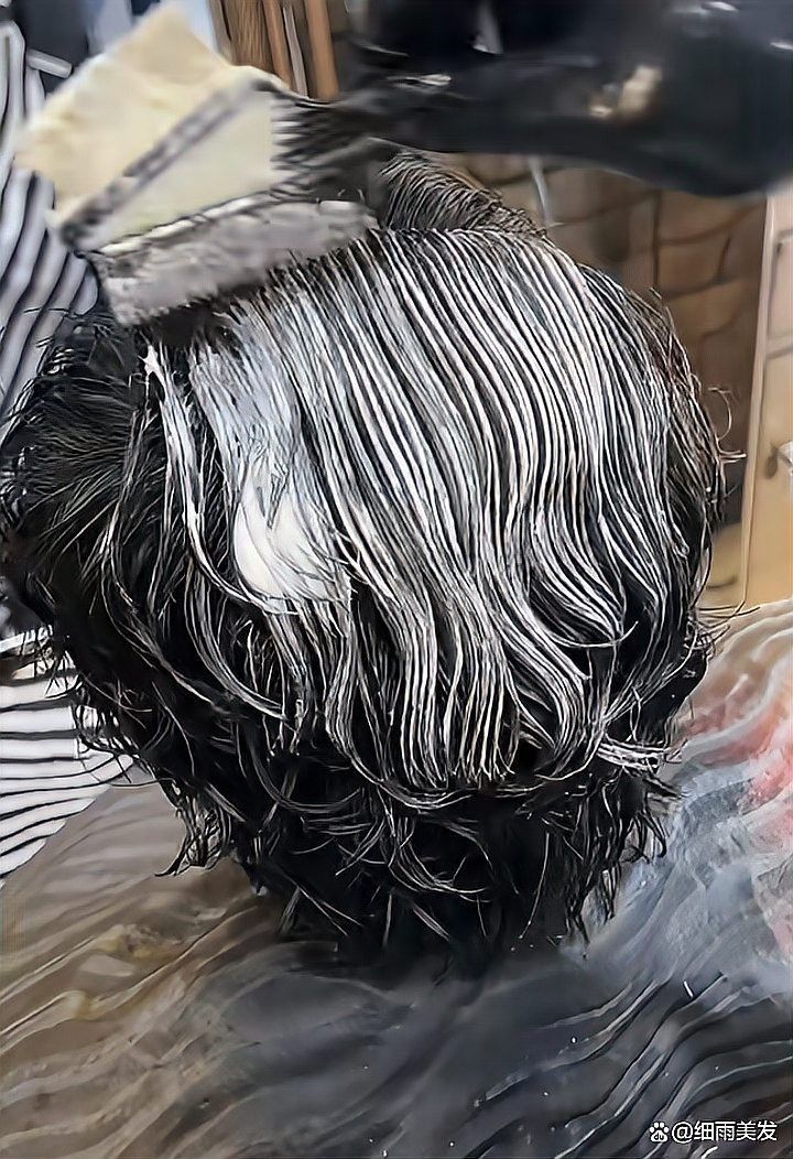 發色期間需要注意哪些事項？（發色期間，有幾個關鍵事項需要注意，以確保最終效果符合問題）
