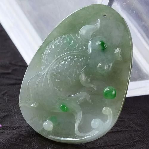 如何鑒別翡翠綠金龍魚(yú)品質(zhì)（翡翠綠金龍魚(yú)如何鑒別）