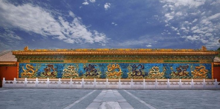 紅龍與金龍?jiān)诮ㄖb飾中的應(yīng)用（紅龍與金龍?jiān)卦诮ㄖb飾中的應(yīng)用）