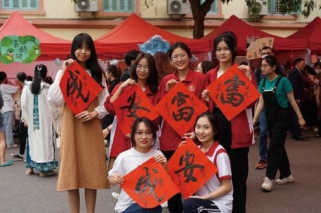 龍魚在東南亞民間信仰中有何作用（龍魚在東南亞民間信仰中具有多重要象征意義和實際作用）