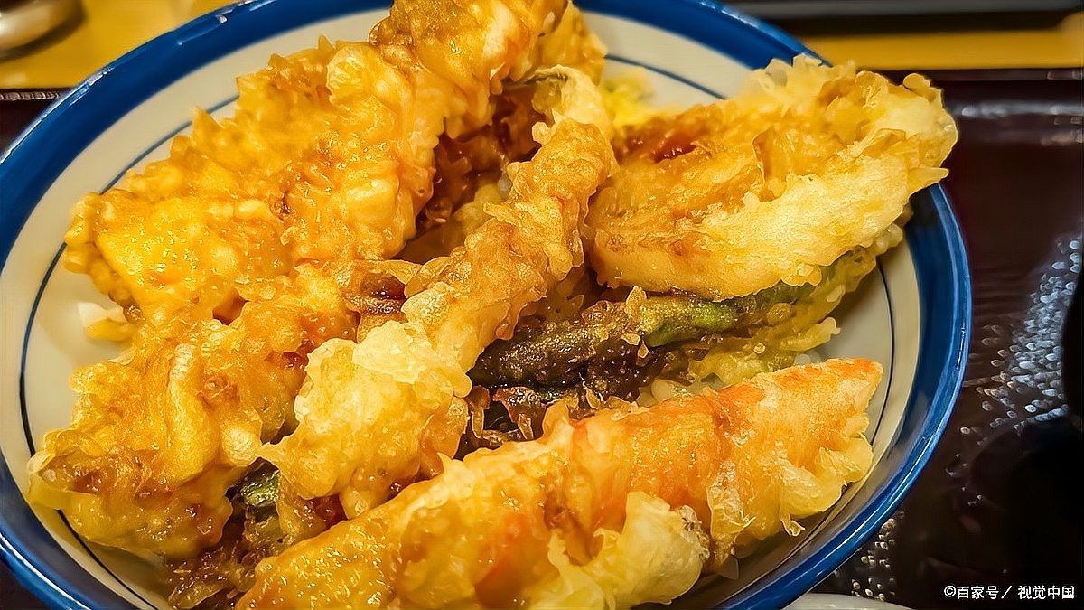 復炸時撒清水有什么作用？（為什么炸食物要炸兩遍真的會使外表更脆嗎）