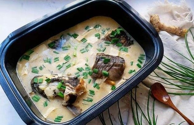 金龍魚燉豆腐的做法（福建海邊特色龍魚酸菜豆腐湯鮮嫩如豆腐營養(yǎng)滿滿蛾刃未歇）