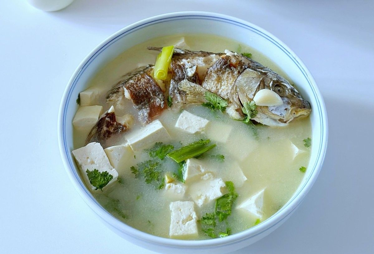 金龍魚燉豆腐的做法（福建海邊特色龍魚酸菜豆腐湯鮮嫩如豆腐營養(yǎng)滿滿蛾刃未歇）