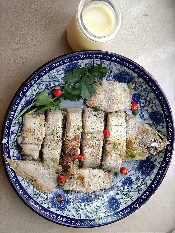 杜龍魚的最佳烹飪方法是什么（杜龍魚與杜仲等藥材慢燉3小時肉質軟爛且魚香濃郁）