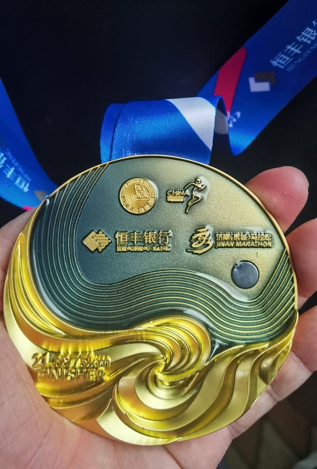 沉甸甸的獎牌（沉甸甸獎牌在體育競賽中的象征意義及其對運動員和觀眾的影響） 沉甸甸的獎牌（沉甸甸獎牌在體育競賽中的象征意義及其對運動員和觀眾的影響） 龍魚論壇