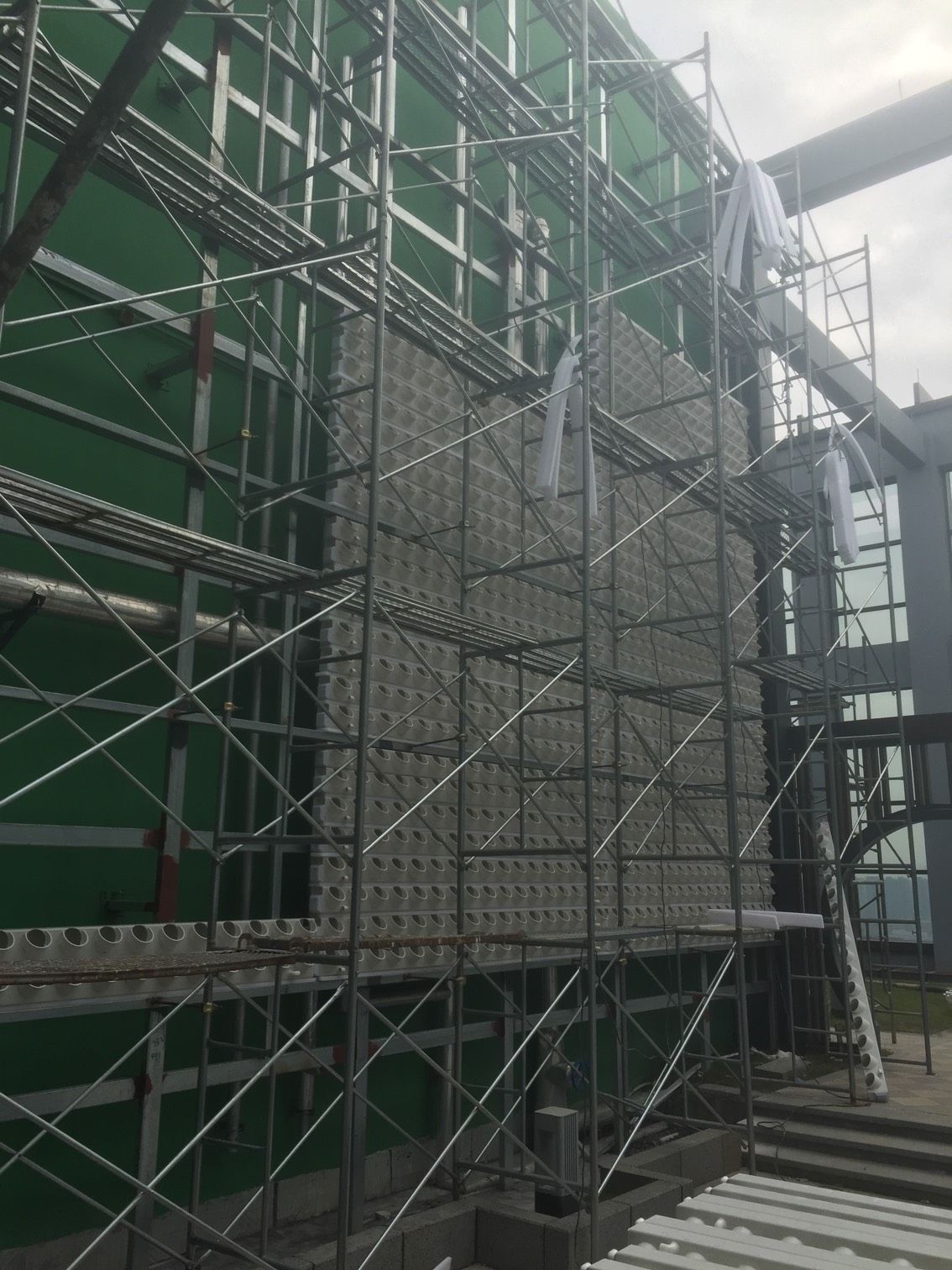 新奇綠墻以后魚池不用做過濾了