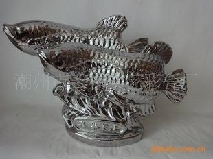 金龍魚擺件有哪些材質選擇？（金龍魚擺件怎么選）