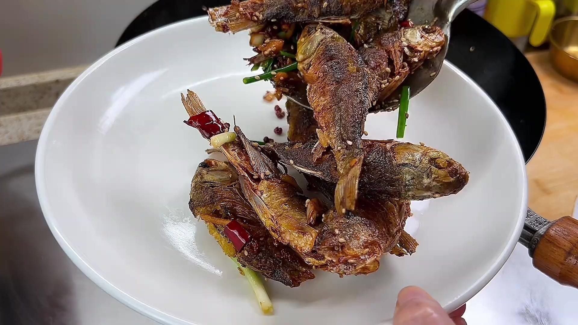 干煸和香煎龍魚哪個更健康？（干煸和香煎龍魚哪個更美味？）