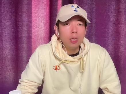 紅龍魚白缸和黑缸哪個更貴