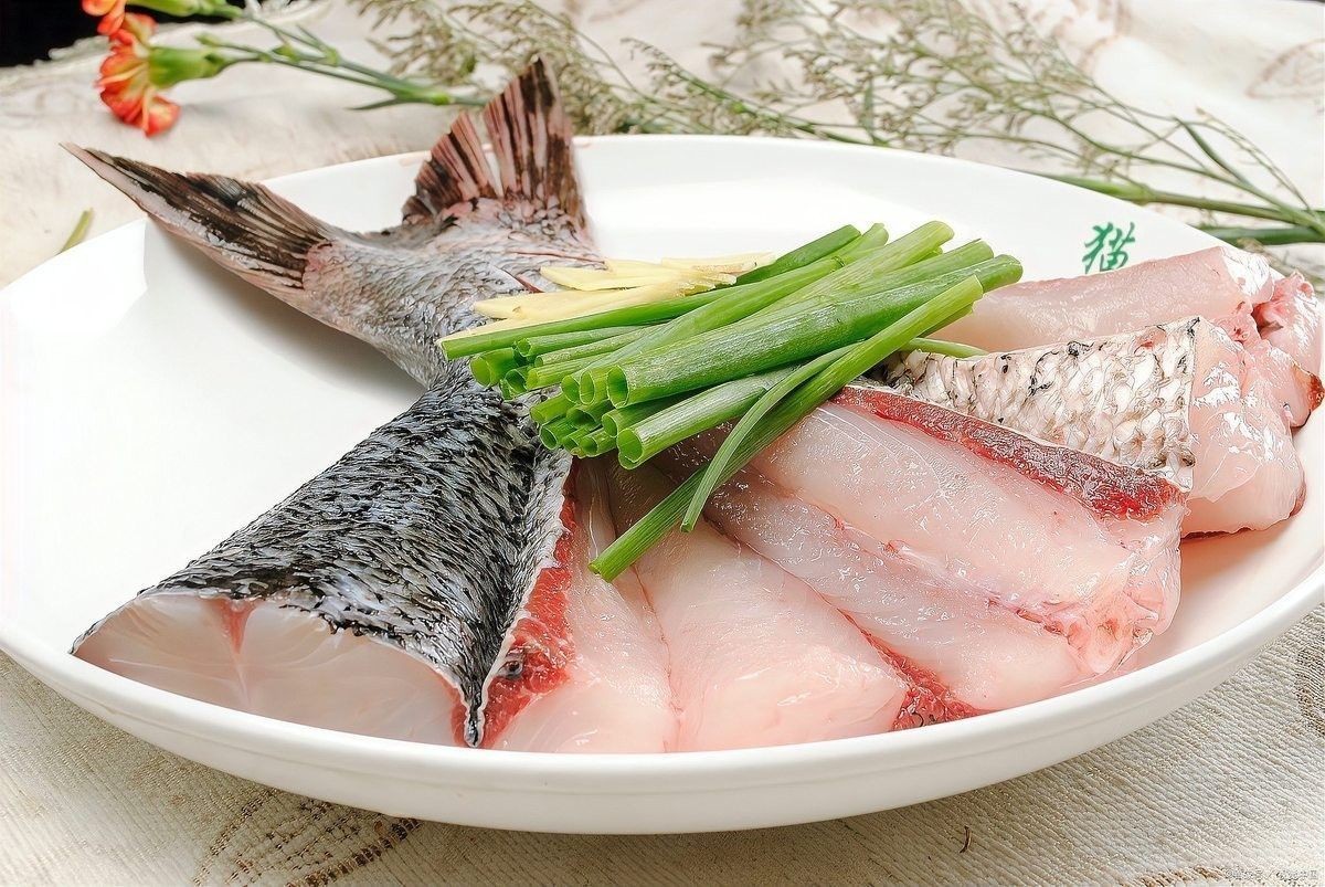 如何判斷死魚是否新鮮（()百度教育小明的死魚是否新鮮的最佳方法）