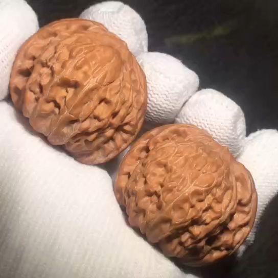 磨盤紅皮（盤紅皮，一種源自中國的傳統紅色皮革制品）